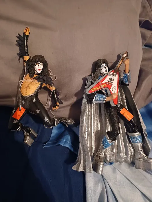 HEROES & HOBBIES 