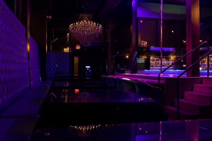 Diamonds Gentlemen's Club 5