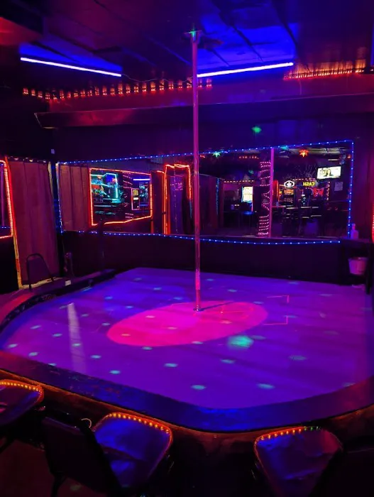 Scarlet Lounge 5