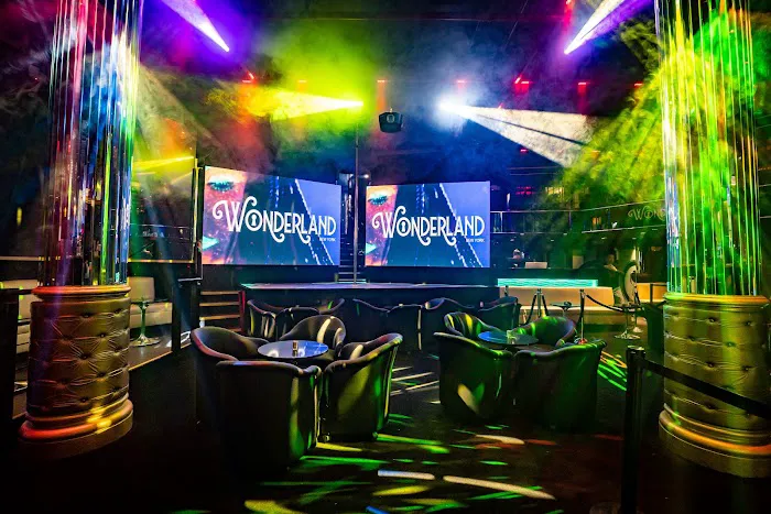 Wonderland Gentlemen's Club 4