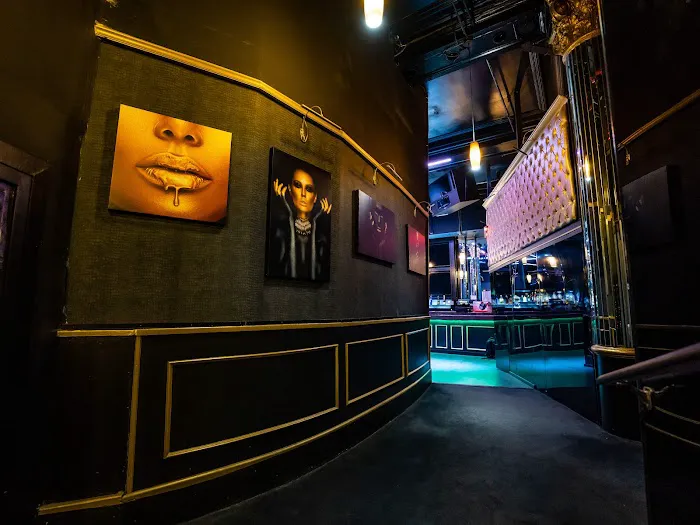 Wonderland Gentlemen's Club 4