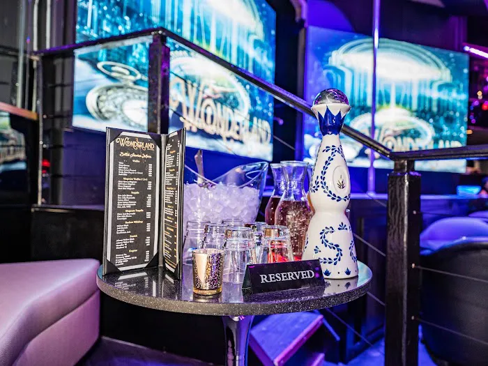 Wonderland Gentlemen's Club 4