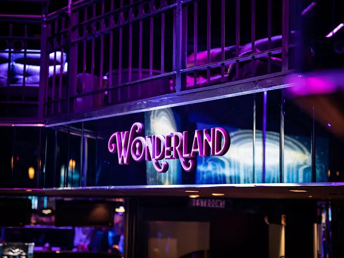 Wonderland Gentlemen's Club 4