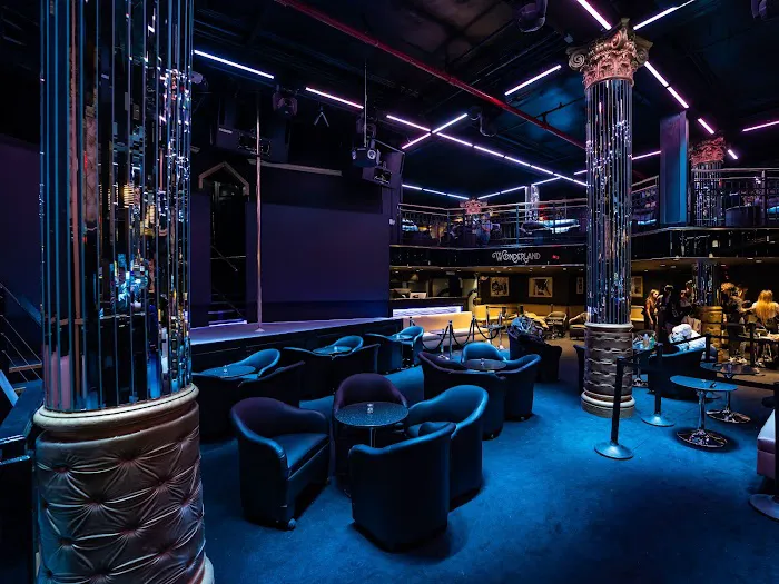 Wonderland Gentlemen's Club 4