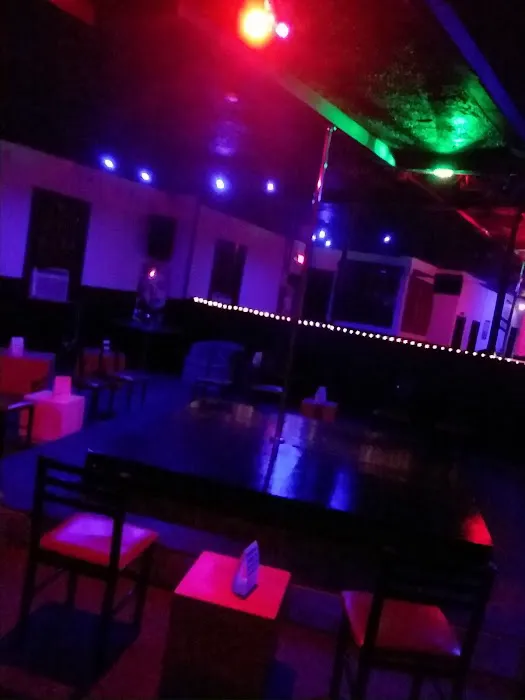 Foxes Gentlemen's Club 4